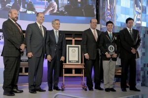 “HelpingHand”, equipo ganador del primer lugar del Hackathon.