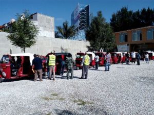 Verifican que los prestadores de servicios cumplan con los requisitos para su circulación.