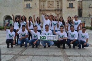 Participan becados