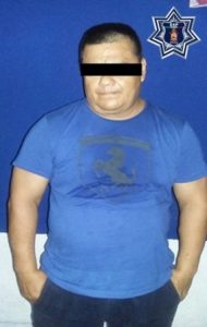 Uno de los tres detenidos por las autoridades de seguridad.