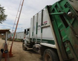 Directivos y trabajadores de la empresa SICA determinaron no seguir afectando los servicios municipales.