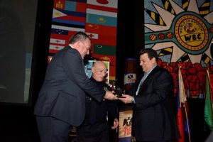 Por impulsar al boxeo