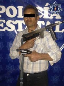 También dos armas de fuego, una pistola tipo revólver calibre 38 SPL y una subametralladora calibre 22.