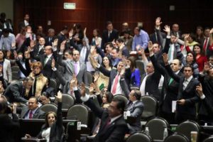 Fijan senadores postura