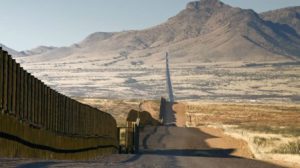 La última, el muro fronterizo.