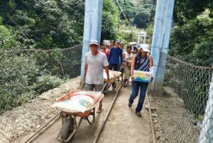 En la pequeña población viven unas 550 personas dedicadas a la siembra de caña y café.