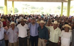 Firman compromisos para el desarrollo y sana convivencia entre habitantes de ambas localidades de la Costa.