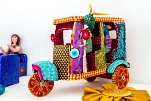 Primer lugar sueños sobre ruedas tallado en madera.