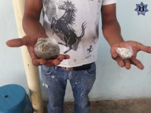 El presunto infractor de las normas que rigen los penales quedó a disposición de la autoridad.