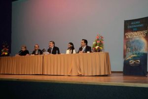 Presentan el libro Renacimiento Mexicano, de César Daniel González Madruga y Witzilin Adriana Morales Ortiz.