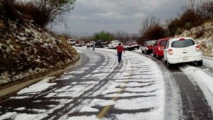 Recomiendan a las y los conductores que transitan sobre la Carretera 190, entre Suchilquitongo Etla y San Pablo Huitzo, extremar precauciones.