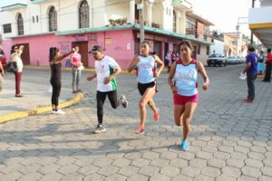 Más de 200 corredores demostraron su habilidad atlética.