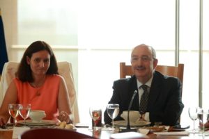 Ambas partes han seguido trabajando e intercambiando propuestas de temas y textos.