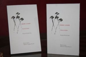 El haiku es un género poético de origen japonés, que se escribe en versos de tres sílabas sin rima.