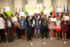 34 niñas y niños iniciaron un viaje recreativo y cultural.