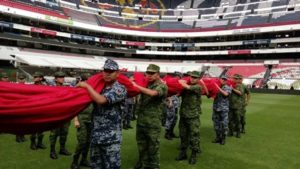 Lució en todo su esplendor mientras sonaban las vibrantes notas del himno nacional.