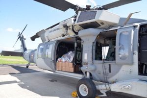 Entrega Sedesoh despensas en la Séptima Sección, en Cheguigo bajo, callejón Negrete.