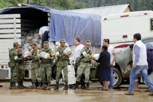 El Voluntariado DIF continúa con el acopio de alimentos no perecederos, agua embotellada, artículos de higiene y limpieza, entre otros.