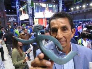 Paredes invitó a corredores a dar su mejor esfuerzo y dejarse llevar por la avalancha de emociones y euforia de la media maratón.