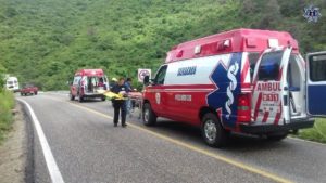 Percance automovilístico sobre la Carretera Federal 175.