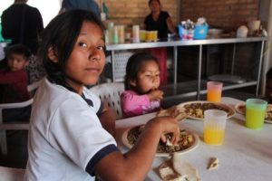 Cerca de medio millón de habitantes acuden por su canasta básica.