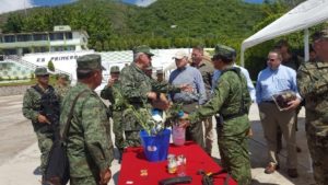 Personal militar realizó una demostración del despliegue para la destrucción de cinco plantíos de amapola.