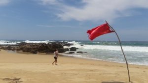 Emiten alerta en las costas