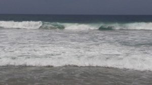 Se espera oleaje de 2.5 metros y olas que pueden superar los ocho metros de altura.