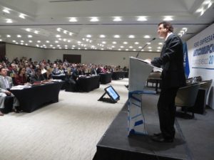 Necesitamos construir verdaderas instituciones que sean un dique ante las ansias desmedidas de enriquecimiento por el poder.