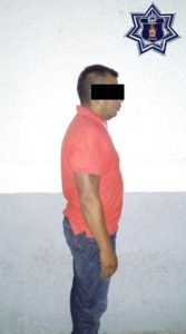 El motociclista al percatarse de la presencia policial, adoptó una actitud evasiva.