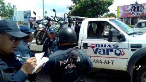 La Policía Vial verifica que los conductores cumplan con la documentación que exige la Ley de Tránsito.