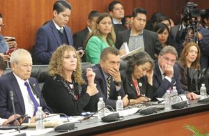 Cuestionan cuántas obras públicas ha otorgado la SCT a las empresas Aldesa y Epccor.