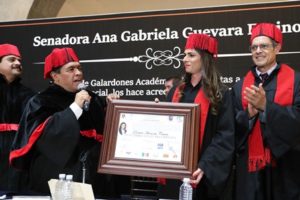 Expresó su satisfacción y beneplácito por la distinción, la cual dijo la acompañará por toda su vida.