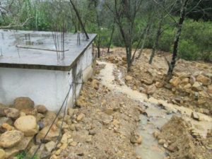 Recomiendan a la población extremar precauciones ante las lluvias que persisten en la entidad.