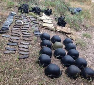 Localizan cargadores, cascos y cartuchos de diversos calibres.