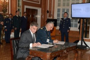 Titular de la SEDENA - gobernador de Puebla