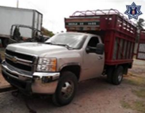 Camioneta Chevrolet 350, placas CV55194 de Chiapas y número de serie 3GBJG74KX9M106069.