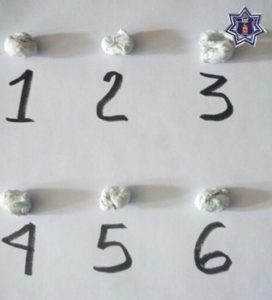 19 dosis son de heroína, nueve de marihuana y dos de cristal.