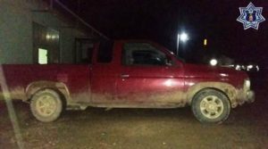 Camioneta Nissan, cabina y media, tipo pick-up, color guinda, con placas 2BLB1334459 del Estado de California.