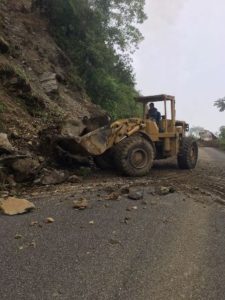 Se mantiene constante supervisión en dichos caminos, donde se ha abierto paso con restricción.