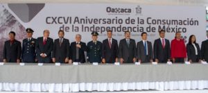 El mandatario izó la Bandera Nacional en la Alameda de León.