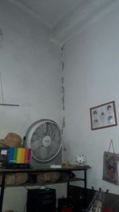 Exhorta CEPCO a familia a evacuar inmueble que sufrió daños por el sismo.