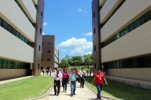 Burócratas reanudan actividades