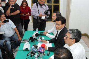 Por la probable responsabilidad de ambos en la comisión del delito de peculado.