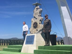 Colocan la primera piedra