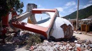 El gobernador añadió que 78 templos catalogados como edificios históricos también se vieron afectados.