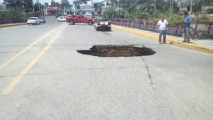 El puente de la Ex Garita de Santa Cruz Xoxocotlán queda cerrado temporalmente.
