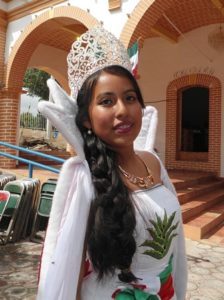 Señaló que la juventud debe saber respetar los símbolos patrios, como la Bandera Nacional.
