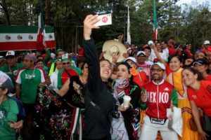Al término de la carrera tuvo lugar la foto tradicional en el asta bandera del Bosque.