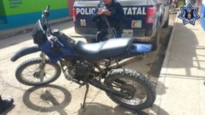 Motocicleta asegurada sobre la Carretera Federal 131.